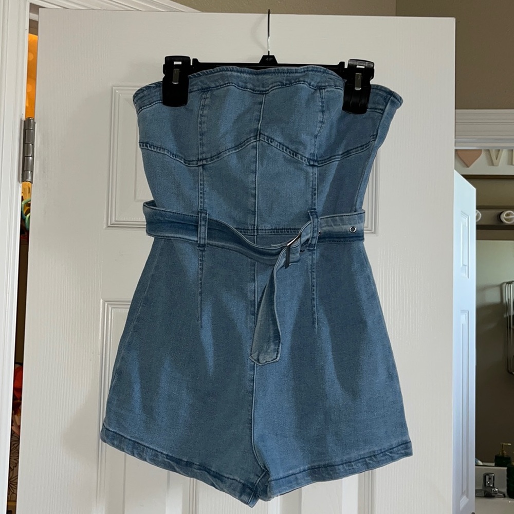 Strapless denim romper! Never worn! Stretchy fit with belt included